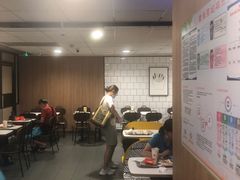 等位区-麦当劳(中唱大厦店)