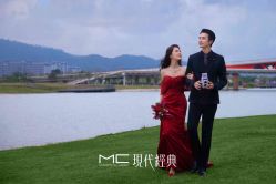 -现代经典婚纱摄影