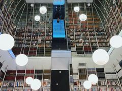 -钟书阁(松江泰晤士小镇店)