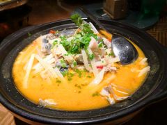 酸辣鱼头煲-渔太泰漓江小馆·广西融合菜(西街店)