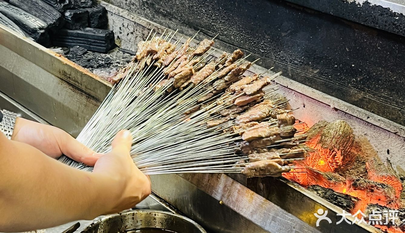 折耳根脑袋闭眼冲这家贵阳铁签烤肉