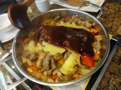 放麻辣酱汁啦-黄记煌三汁焖锅(凯德广场店)