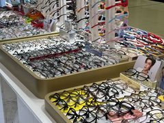 -美式眼镜·授权蔡司.依视路.尼康.豪雅.明月(人民广场店)