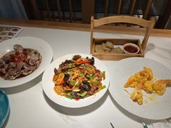 -荷塘秋月·本帮江浙菜(国权路店)