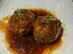 鸭蛋黄狮子头-梅飞酒家(桑园路店)