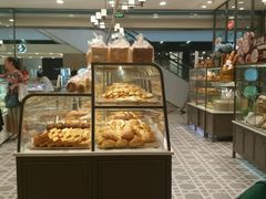 面包甜点陈列柜-面包新语(滨湖万达店)