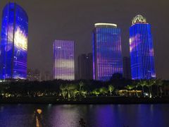-万绿园