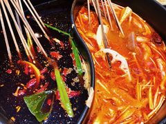 鸳鸯红汤-钢管厂歆瑞源油卤串串香(春熙路太古里店)