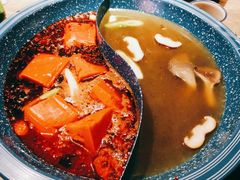 重庆红油经典鸳鸯锅-王歘歘·chuǎ火锅(五道营店)