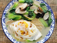 青菜香菇鱼汤-鱼汤面