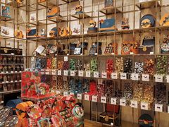 零售区-VENCHI 闻绮(广州太古汇店)