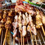 去烧烤店买了点羊肉串，大腰子，羊排，花了300多块钱…