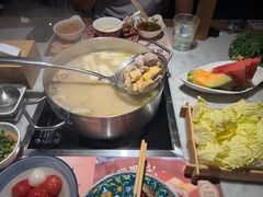 -尚尚仙·酸汤猪手·猪肚鸡火锅(华联万柳购物中心店)