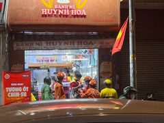 -Bánh Mì Huynh Hoa