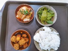 -董哥山城碗碗香(美专校街店)