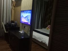 -五号文艺酒店(拙政园苏博地铁站店)