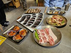 -围炉肉舍丹东海鲜烤肉·烤活鳗(步行街店)
