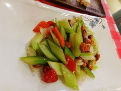 西芹百合巴旦木-西域阿里马新疆菜·清真(桂花路店)
