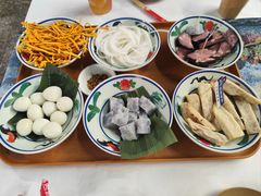 -刘姐啤酒鱼民族演艺餐厅(西街总店)