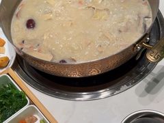 -洪氏嗨捞·广东猪肚鸡·椰子鸡火锅(西咸万象城店)