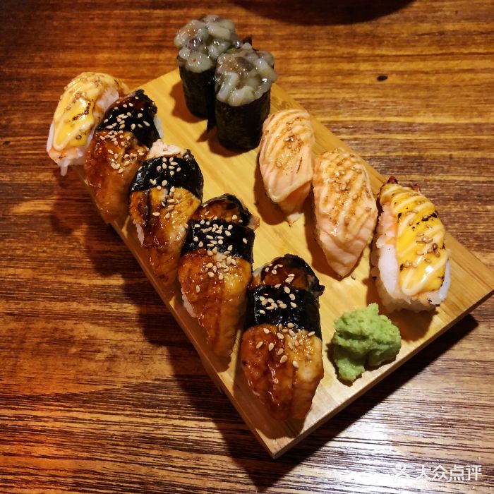 炙烤三文鱼寿司