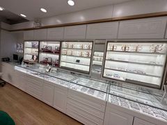 -翰佐蔡司小乐圆·依视路星趣控·暴龙眼镜折扣店