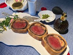 惠灵顿牛排-弦月窗LUNETTE BY AMANDA(复兴路店)