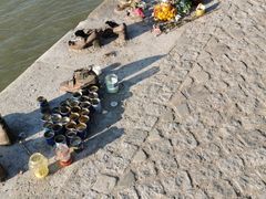 -多瑙河畔鞋履雕塑