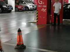 -虹桥火车站-停车场