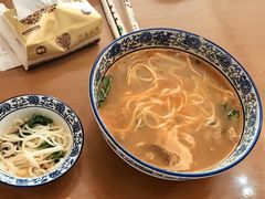 -邱芳粉店(迎宾大道旗舰店)