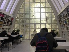 -钟书阁(松江泰晤士小镇店)