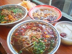 -爆炸头阿姨小四川正宗川味小吃(无任何分店)