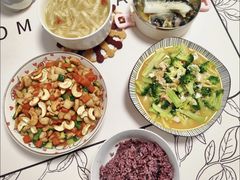 -乐禧母婴全自营月嫂(宝山店)