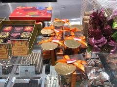 -VENCHI 闻绮(上海佛罗伦萨小镇店)