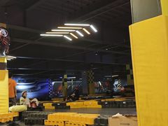 -极限PLAY运动娱乐新世界·团建派对表演休闲馆·室内高空游乐园