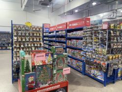 -逝水玩具折扣店