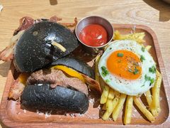 经典牛肉汉堡-HELLO 27 意面·沙拉·帕尼尼