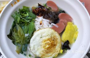 Pork Shank Soup with Three Fresh Ingredients Noodles