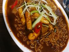 海鲜炸酱面-富乐满韩国正宗炸鸡韩国料理(虹泉路店)