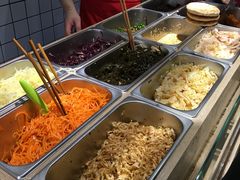 自助取餐区-三兄弟高炉烧饼