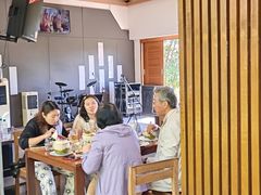 -Chom Cafe and Restaurant