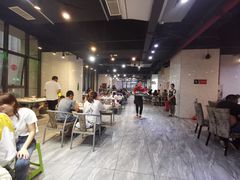 大堂-凤凰路何眼镜香辣蟹(花果园店)