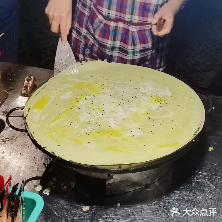 江门街边小吃推荐|皮软又辣又带点脆的山东煎饼果子[加油]