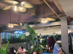 大堂-何师烧烤·香辣蟹·川菜·30年老品牌(太古里旗舰店)