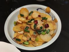 -帅巴人舅母子腊蹄民俗村