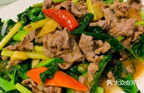 Bok Choy and Beef Stir-fried with Vegetable Strips