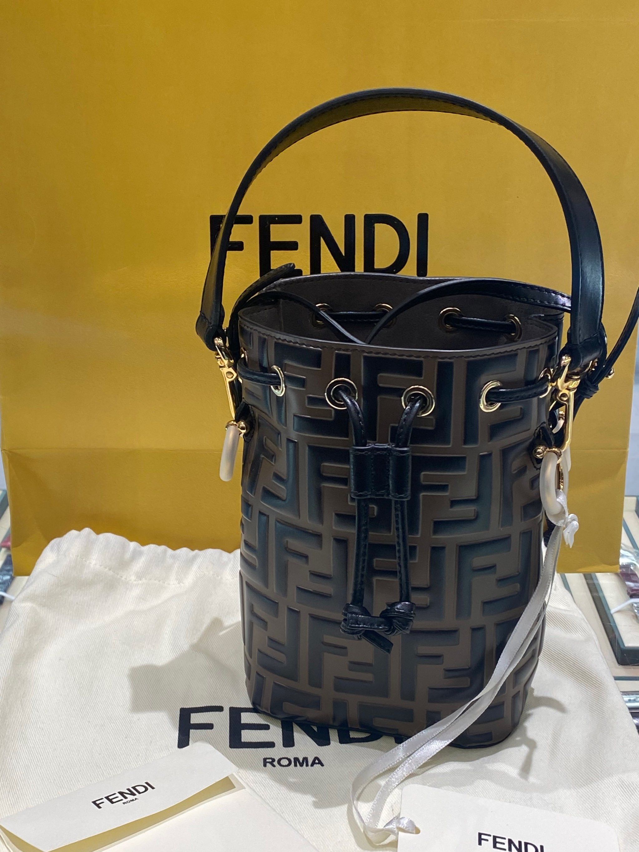 fendi芬迪老花水桶包