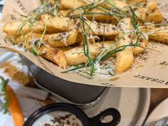 街边新鲜黑松露芝士薯条-Mark&Mars Restaurant