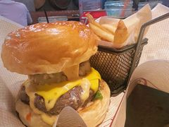 -BOURBON 玻本美式餐厅酒吧(虹桥新天地店)