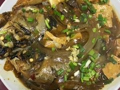 胖头鱼炖豆腐-香圆鱼味酒家